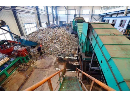 再生垃圾分揀設備實現廢舊物資重復利用”